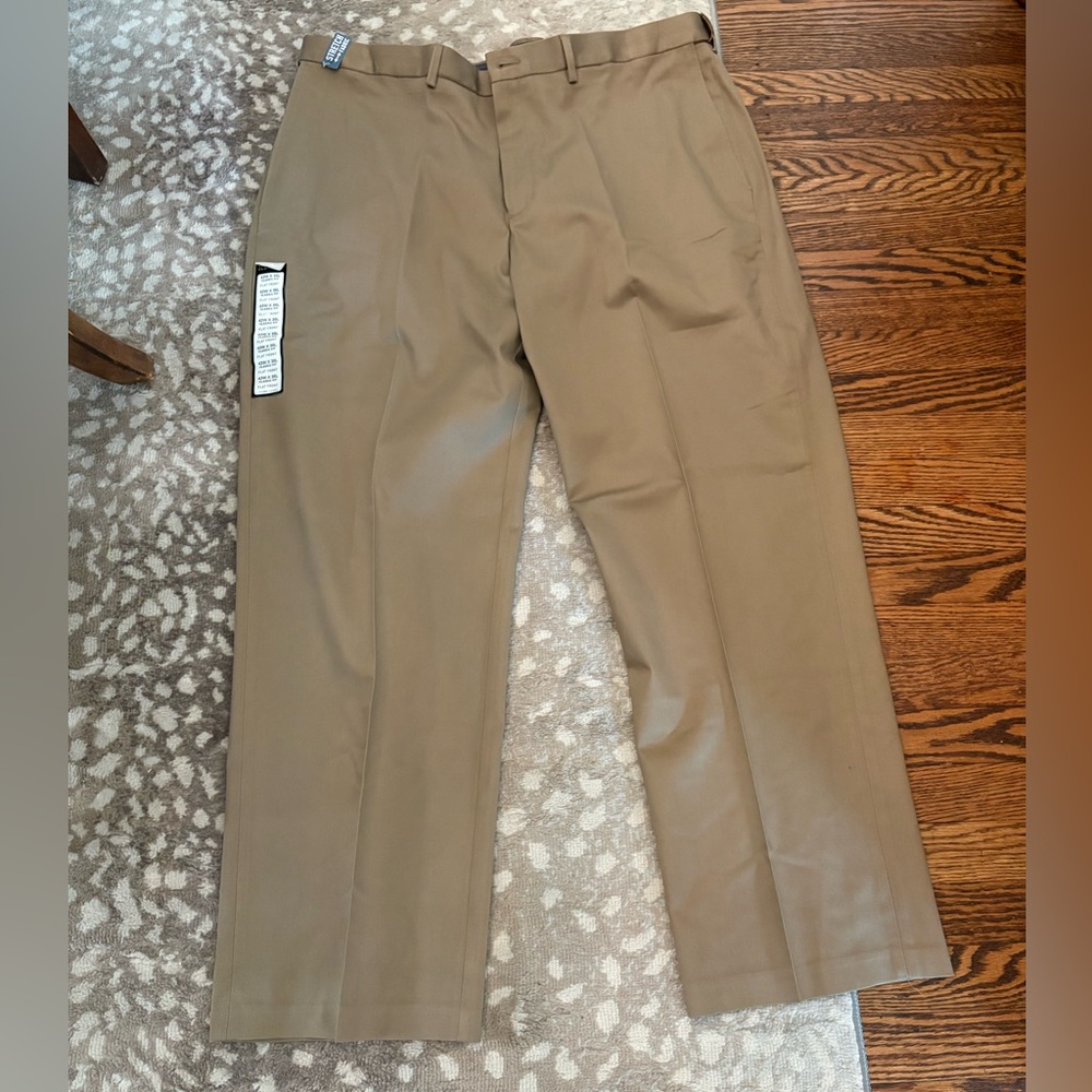 NWT men’s Haggar premium no iron khakis 42W x 30L
